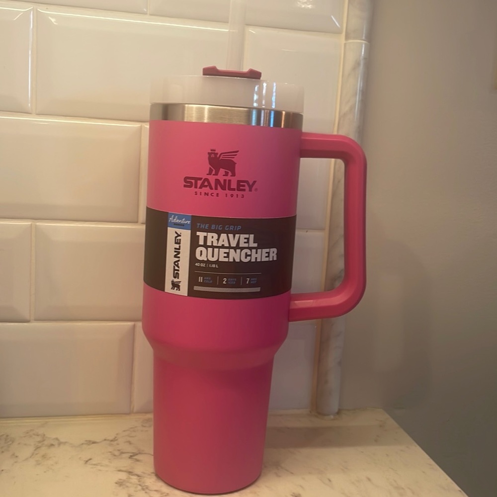 Stanley 40 oz travel quencher PINK